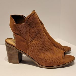 Womens Tried and Tru brown heels size 7.5